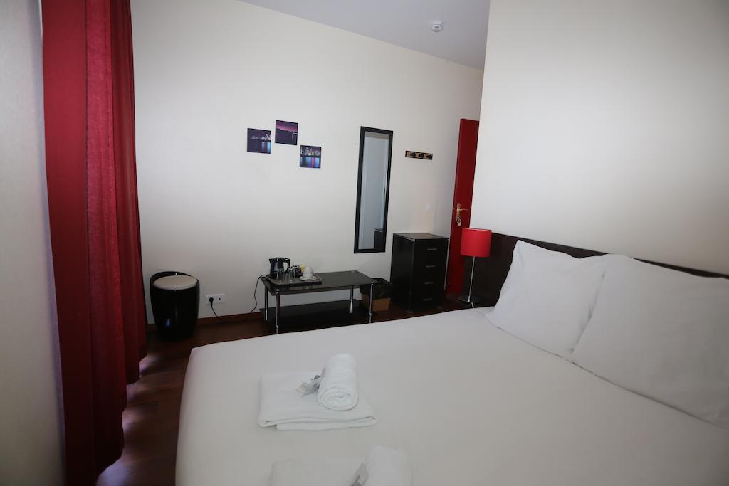 O'Sullivans Bar And Hotel Mandelieu 部屋 写真