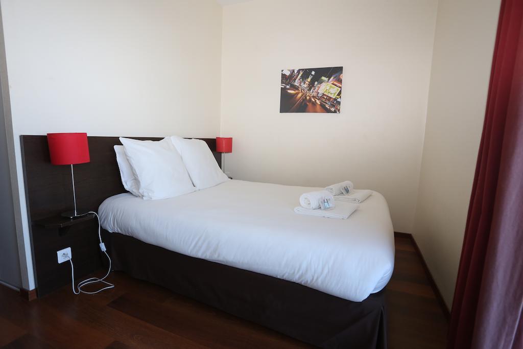 O'Sullivans Bar And Hotel Mandelieu 部屋 写真